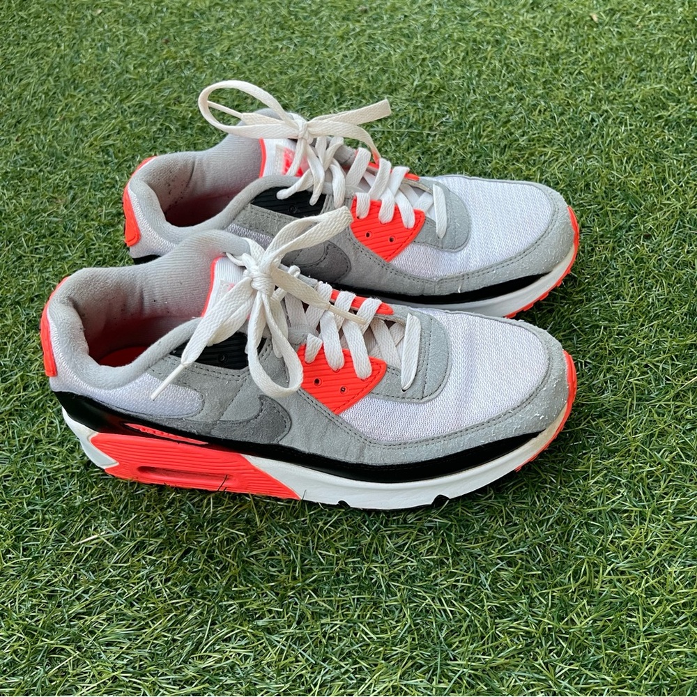 Retro Nike Air Max Sneakers 90